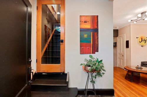 1817 Honore St, Chicago IL 60657-2007 exterior