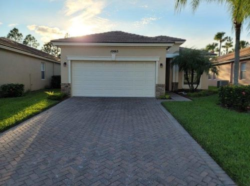 10063 Stonegate Dr, Fort Pierce, FL 34987-2425