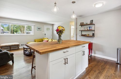 3463 Little Hunting Crk Dr, Alexandria VA 22309-1929 exterior