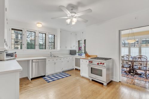 3445 Lk Dr, Milwaukee WI 53235-0037 exterior