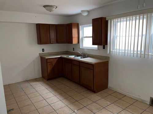 9035 Oglesby Ave, Chicago IL  60617-3853 exterior