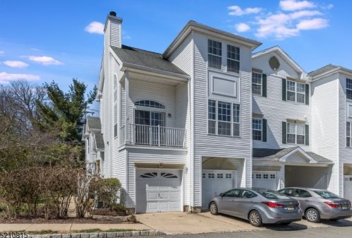 40 Wildflower Ln, Morristown NJ 07960-2768 exterior