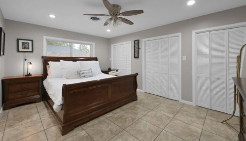 229 Elmwood St, Huntsville TX 77320-3408 exterior