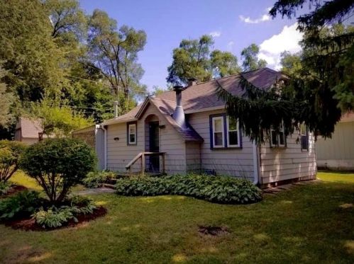 7317 Oak St, Bull Valley, IL 60097-8388