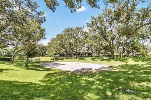 325 Forestway Cir, Altamonte Springs FL 32701-5802 exterior