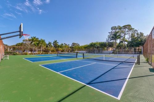 2523 River Reach Dr, Naples FL 34104-6930 exterior