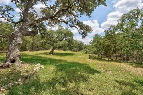 8101 Forest View Dr, Austin TX  78737-9055 exterior