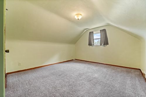 2107 Plainview Ave, Pittsburgh PA 15226-1545 exterior