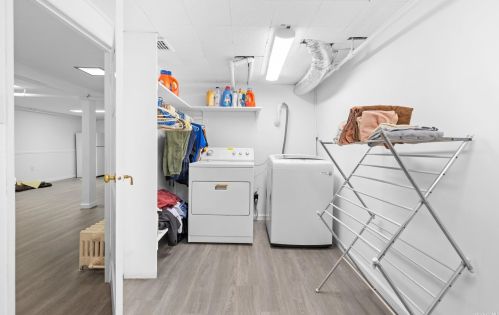 2 Furth Rd, Valley Stream NY 11581-2531 exterior