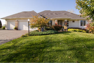 8941 Highview Ln, Saint Paul, MN 55125-4922