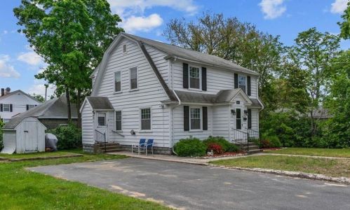 916 Park Ave, Woonsocket, RI 02895-5874