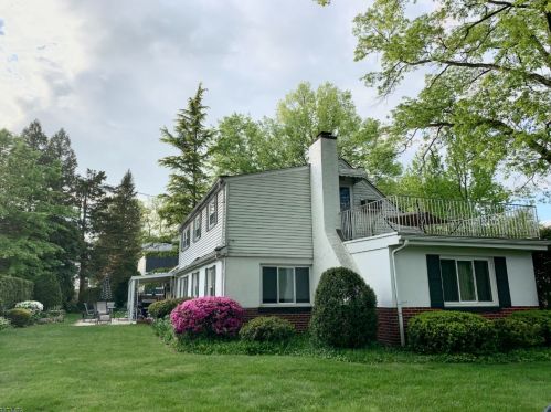 4 Culin Dr, Cranford, NJ 07016-2815