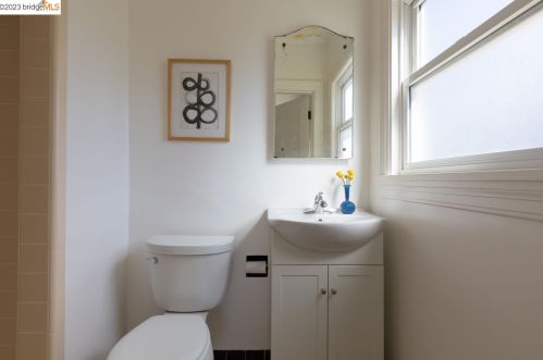 2246 Carleton St, Berkeley CA 94704-3225 exterior