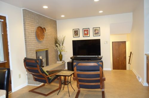 2244 Reis Run Rd, Pittsburgh PA 15237-1470 exterior