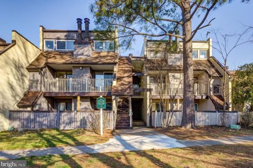 3889 El Camino Pl, Alexandria, VA 22309-1447