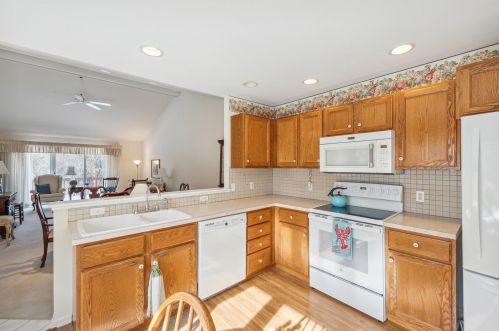 2235 Meadowglen Dr, Grand Rapids MI 49505-6302 exterior