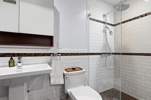 24 Elizabeth Pl, Armonk NY 10504-1428 exterior