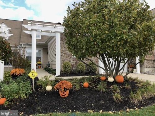 49 Falcon Ct, Trenton NJ 08690-2466 exterior