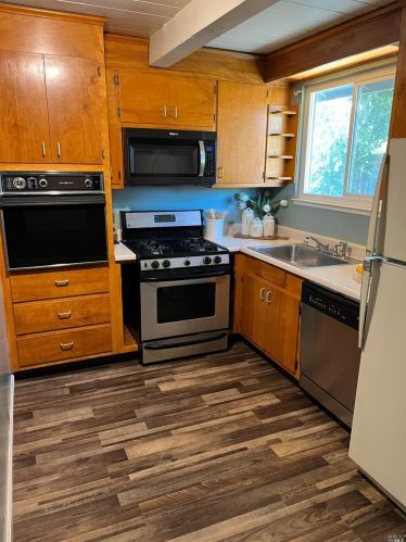 1367 Coventry Rd, Concord CA 94518-1120 exterior