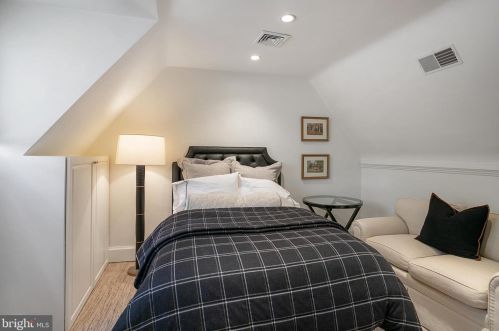 2446 Kalorama Rd, Washington DC 20008-1625 exterior