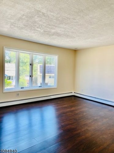 90 Wall St, Metuchen NJ  08840-2858 exterior