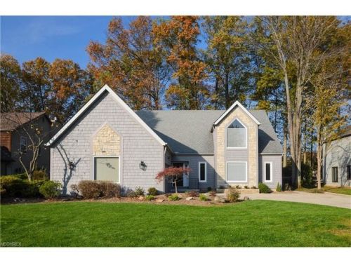 29744 Hilliard Oak Ln, Cleveland, OH 44145-3875