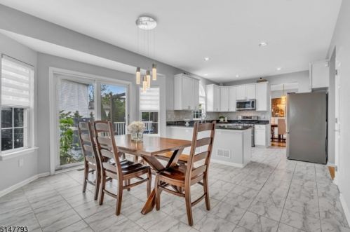 37 Heinrick Way, Bridgewater NJ 08807-5660 exterior