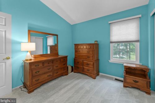 24 Revere Ct, Trenton NJ  08628-3610 exterior