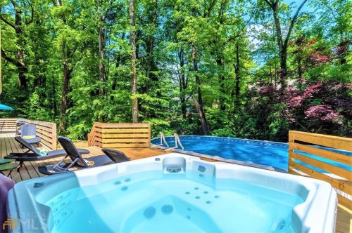 2885 Duke Of Gloucester, Atlanta GA  30344-5804 exterior