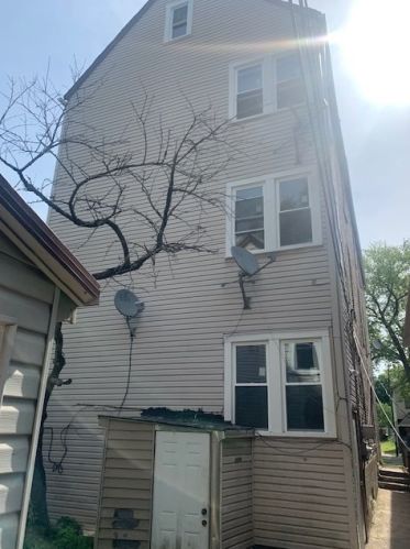 8444 Buffalo Ave, Chicago IL  60617-2609 exterior
