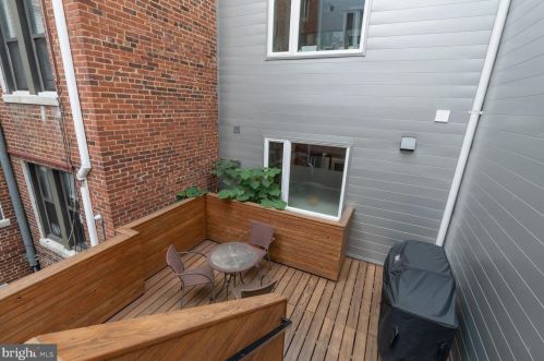 1436 Chapin St, Washington DC  20009-4511 exterior