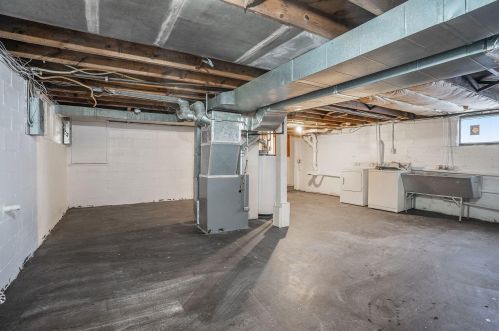 1094 Sanford St, Meskegon MI 49444-1437 exterior