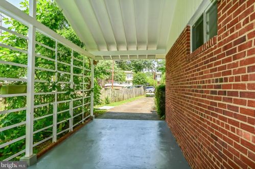 5615 Chase Ct, Alexandria VA 22312-6318 exterior