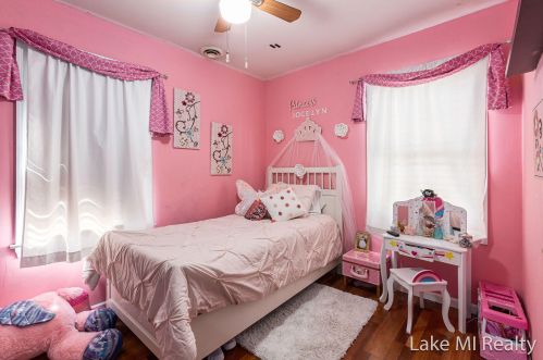 1134 Whiting St, Wyoming MI exterior