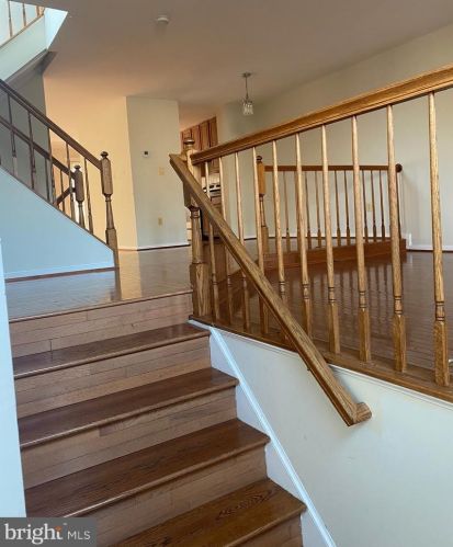 7015 Ashleigh Manor Ct, Alexandria VA  22315-4756 exterior