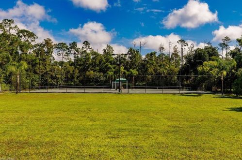 6911 Livingston Wood Ln, Naples FL 34109-3833 exterior