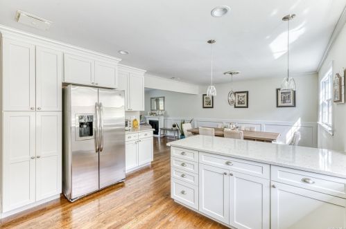 180 Cockonoe Ave, Babylon NY 11702-1904 exterior