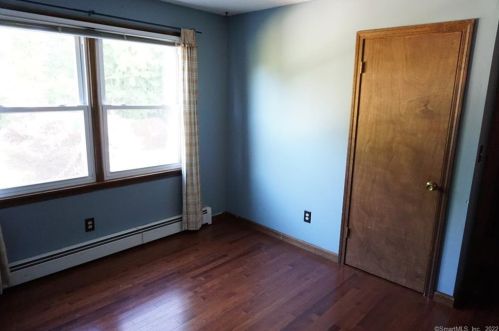 149 Maple St, Manchester CT 06040-6105 exterior