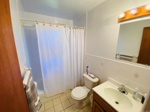 38 Pamela Ln, Valhalla NY 10595-1424 exterior