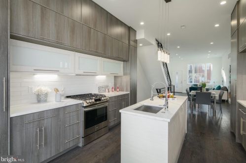 1827 Manton St, Philadelphia PA 19146-2923 exterior