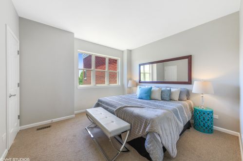 706 Evergreen Ave, Chicago IL 60622-1908 exterior