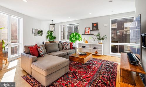 939 Leithgow St, Philadelphia, PA 19123-1430