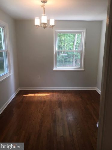 10501 Oaklyn Dr, Rockville MD  20854-3903 exterior