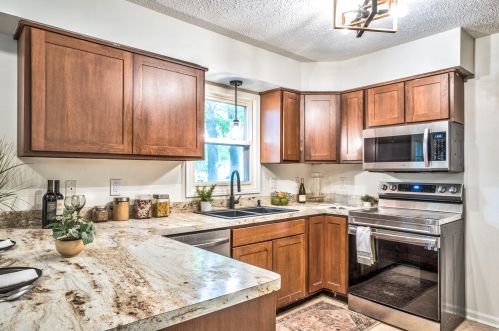 1202 Sprucebrook Dr, Kalamazoo MI 49048-5814 exterior