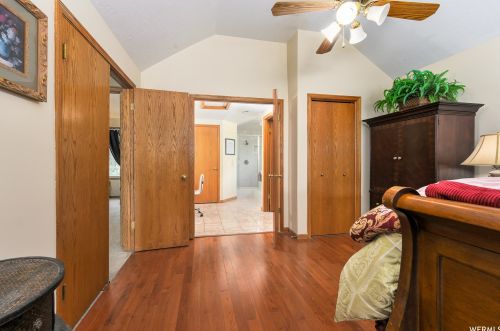 8842 Sunridge Dr, Sandy UT 84093-7044 exterior