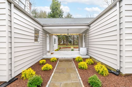 10 Easton Rd, Westport CT  06880-2209 exterior