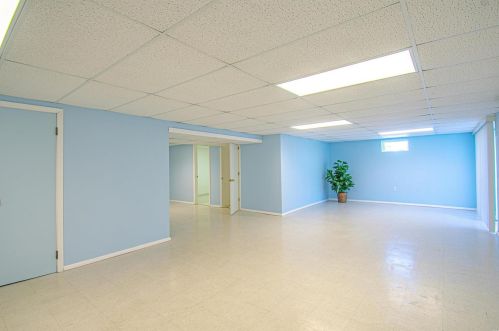 1242 Hyannis Dr, Saint Louis MO 63146-4639 exterior