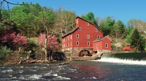 35 Main St, Clinton NJ 08809-1250 exterior