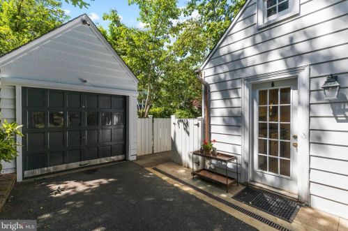 5206 Abingdon Rd, Bethesda MD 20816-1835 exterior