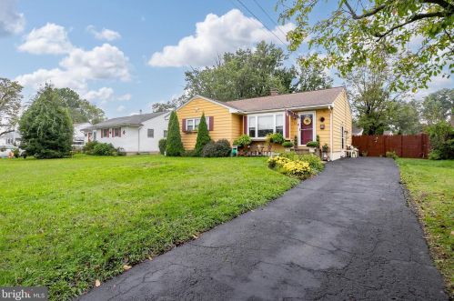 12 Kilmer Dr, Trenton, NJ 08638-2410